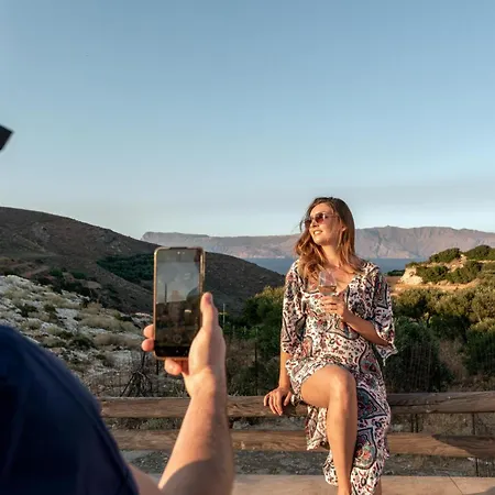 فيلة Froudi Near Falaserna كيساموس