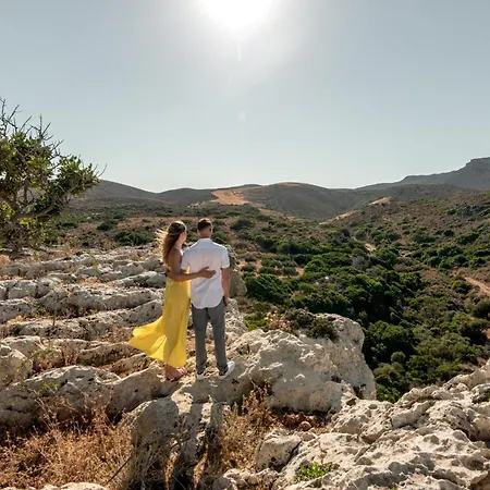 فيلة Froudi Near Falaserna كيساموس